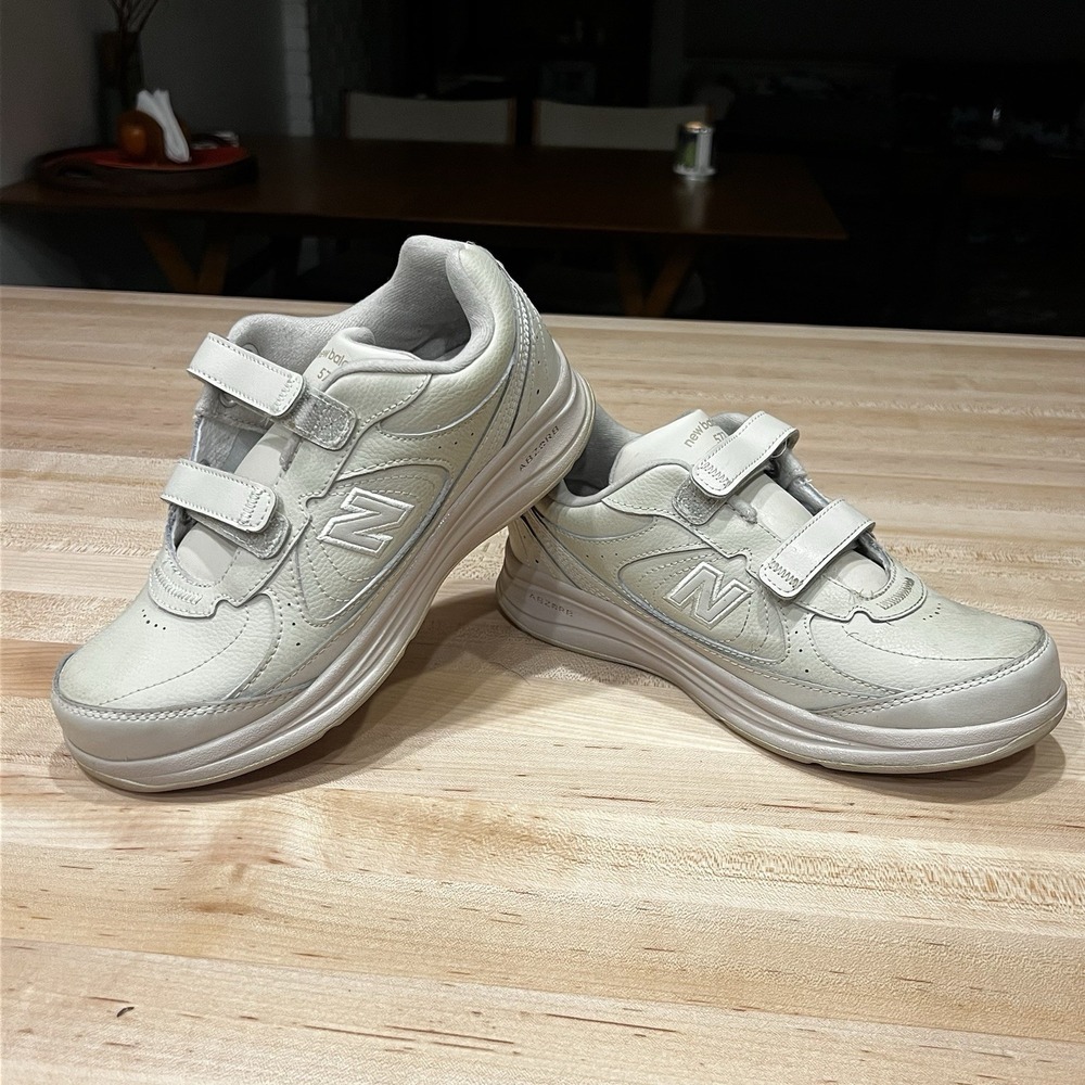 New Balance 577 Hook & Loop Closure Sneakers, Women's Size 7.5, Men's Size 6